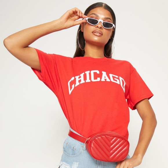 PrettyLittleThing Red Chicago Slogan Oversized Tee - Picture 2 of 7